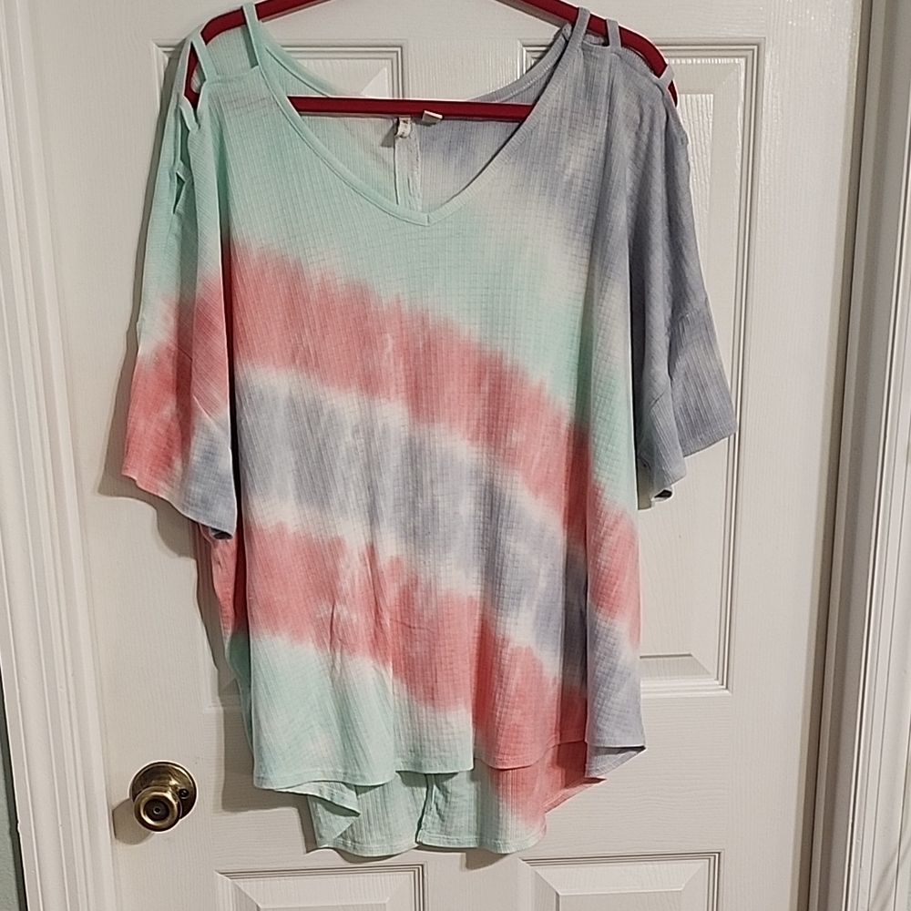 Tie-Dye V-Neck Women's Top Cato size 26/28